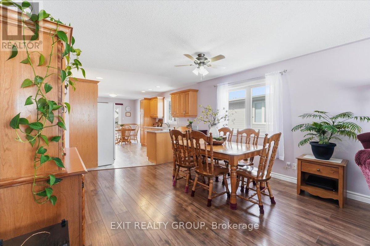 14 Stonegate Crescent, Quinte West (Frankford Ward), Ontario  K0K 2C0 - Photo 8 - X12778574