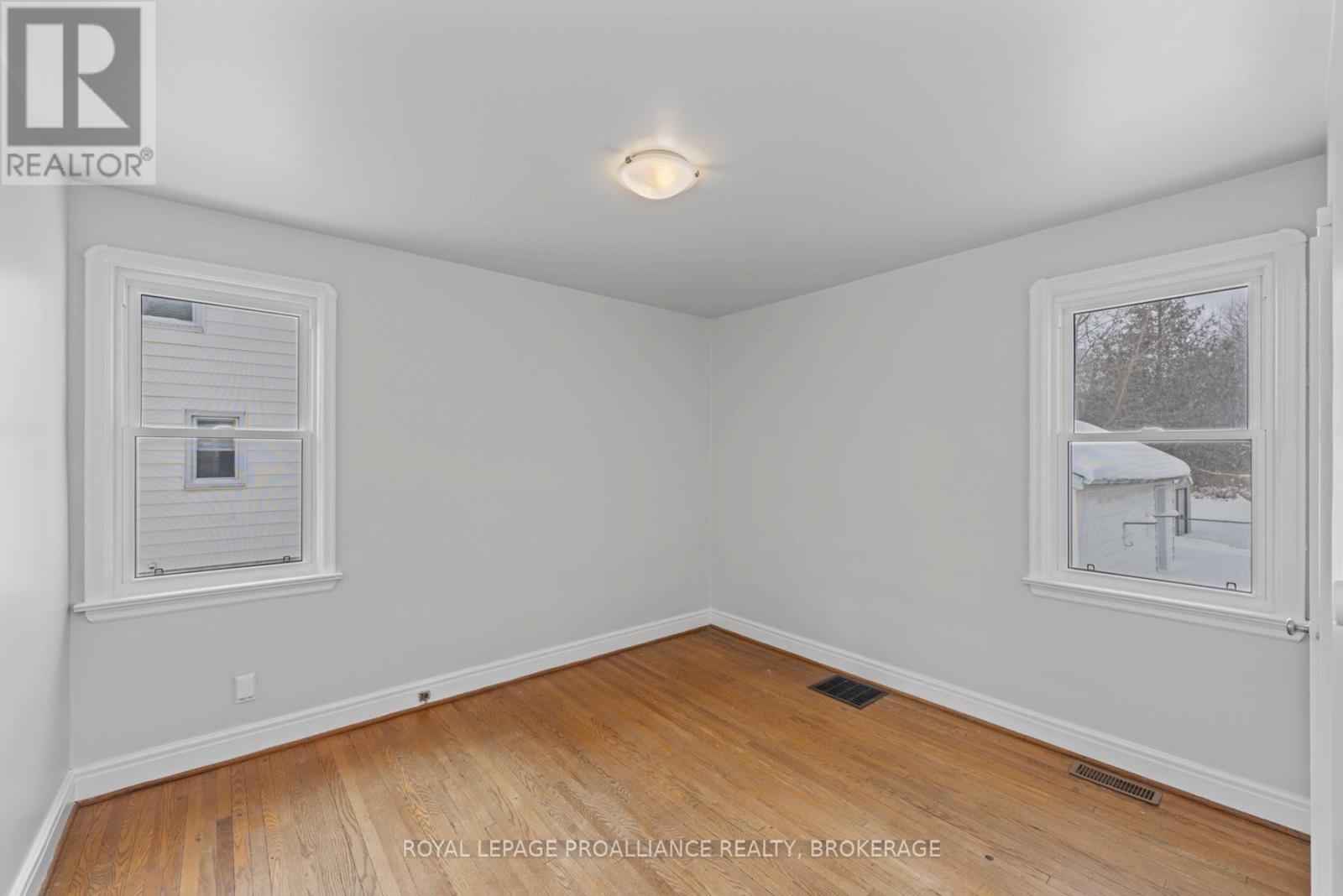 120 Hillendale Avenue, Kingston (West Of Sir John A. Blvd), Ontario  K7M 1S7 - Photo 10 - X12778612