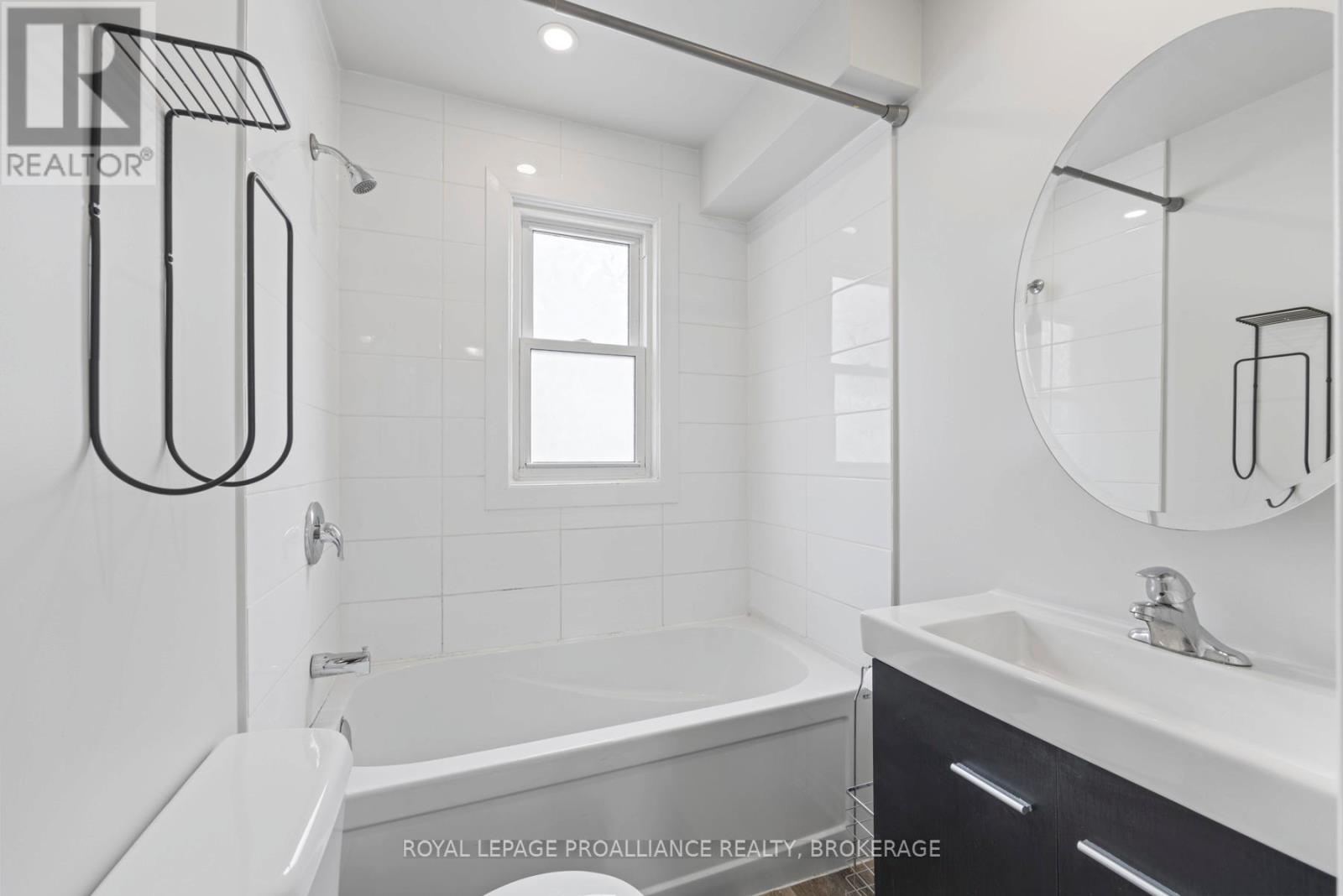 120 Hillendale Avenue, Kingston (West Of Sir John A. Blvd), Ontario  K7M 1S7 - Photo 12 - X12778612