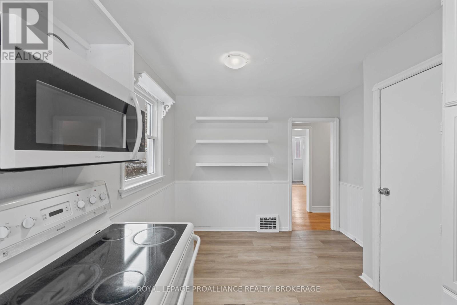 120 Hillendale Avenue, Kingston (West Of Sir John A. Blvd), Ontario  K7M 1S7 - Photo 9 - X12778612