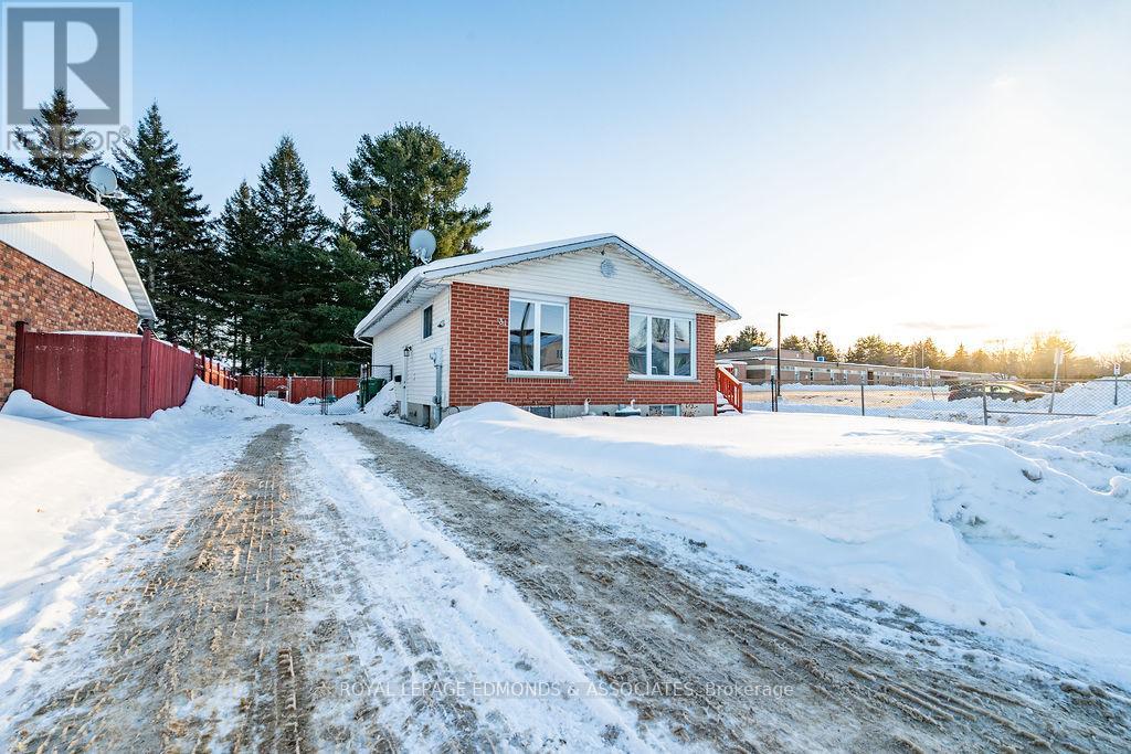 31 HERMAN STREET, Petawawa, Ontario