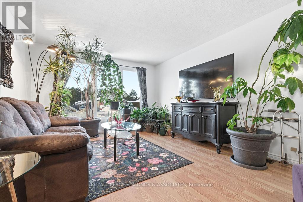 31 Herman Street, Petawawa, Ontario  K8H 1W1 - Photo 14 - X12778486