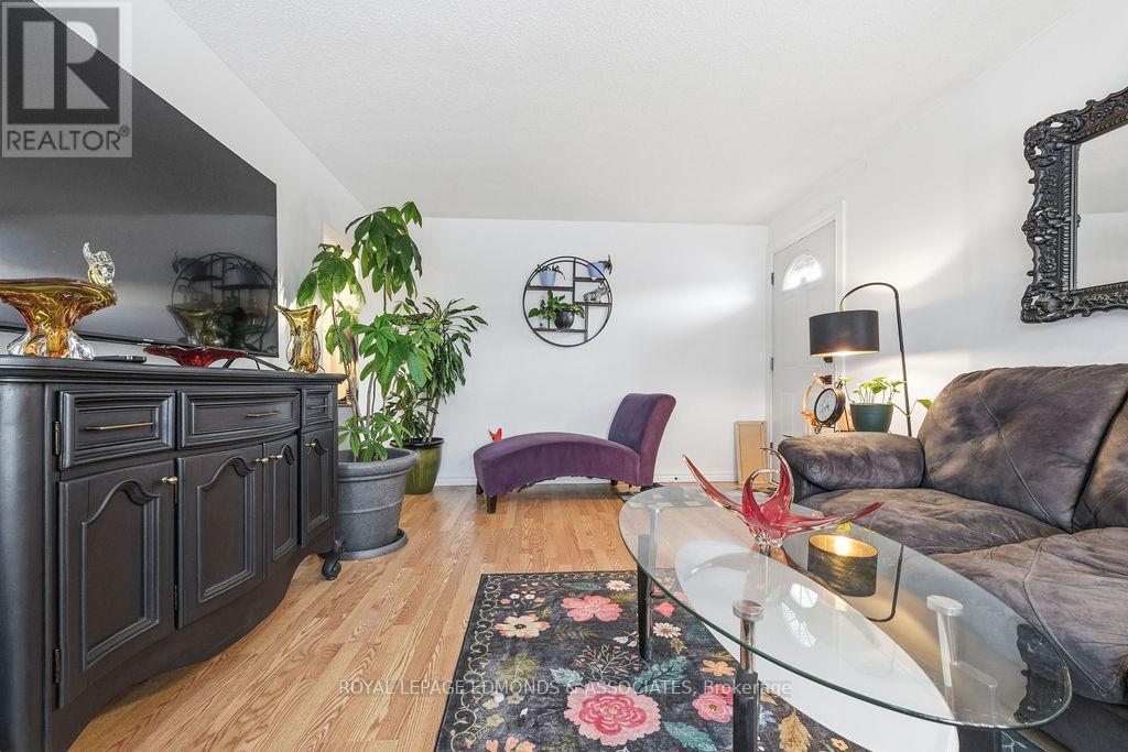 31 Herman Street, Petawawa, Ontario  K8H 1W1 - Photo 16 - X12778486