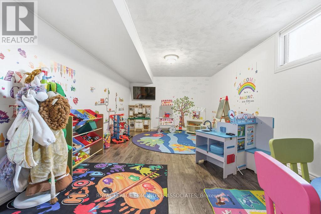 31 Herman Street, Petawawa, Ontario  K8H 1W1 - Photo 21 - X12778486