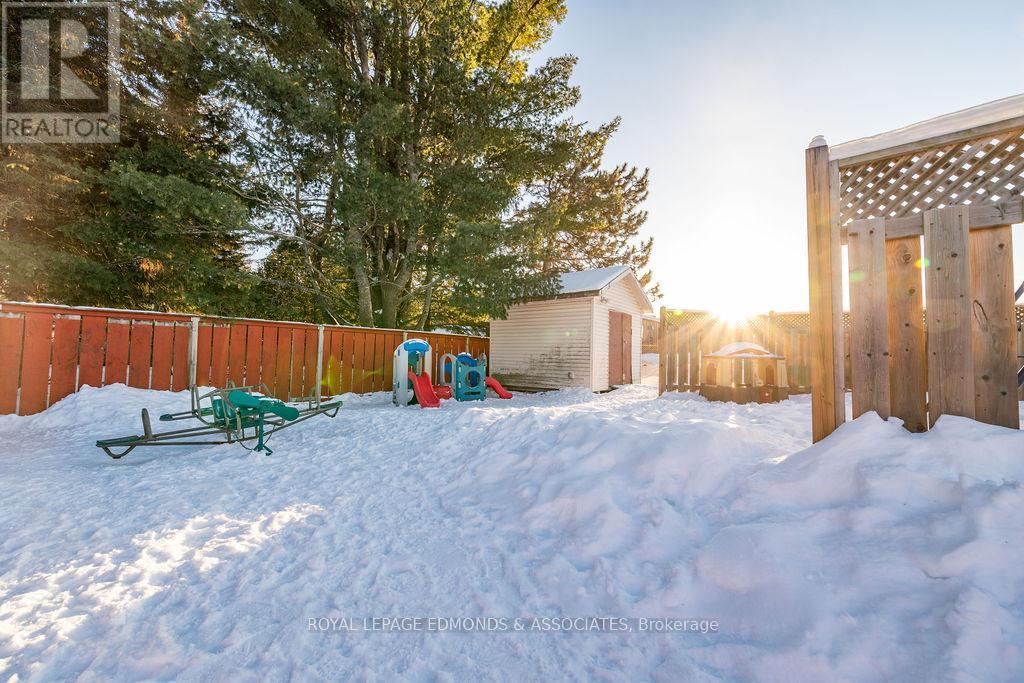 31 Herman Street, Petawawa, Ontario  K8H 1W1 - Photo 6 - X12778486
