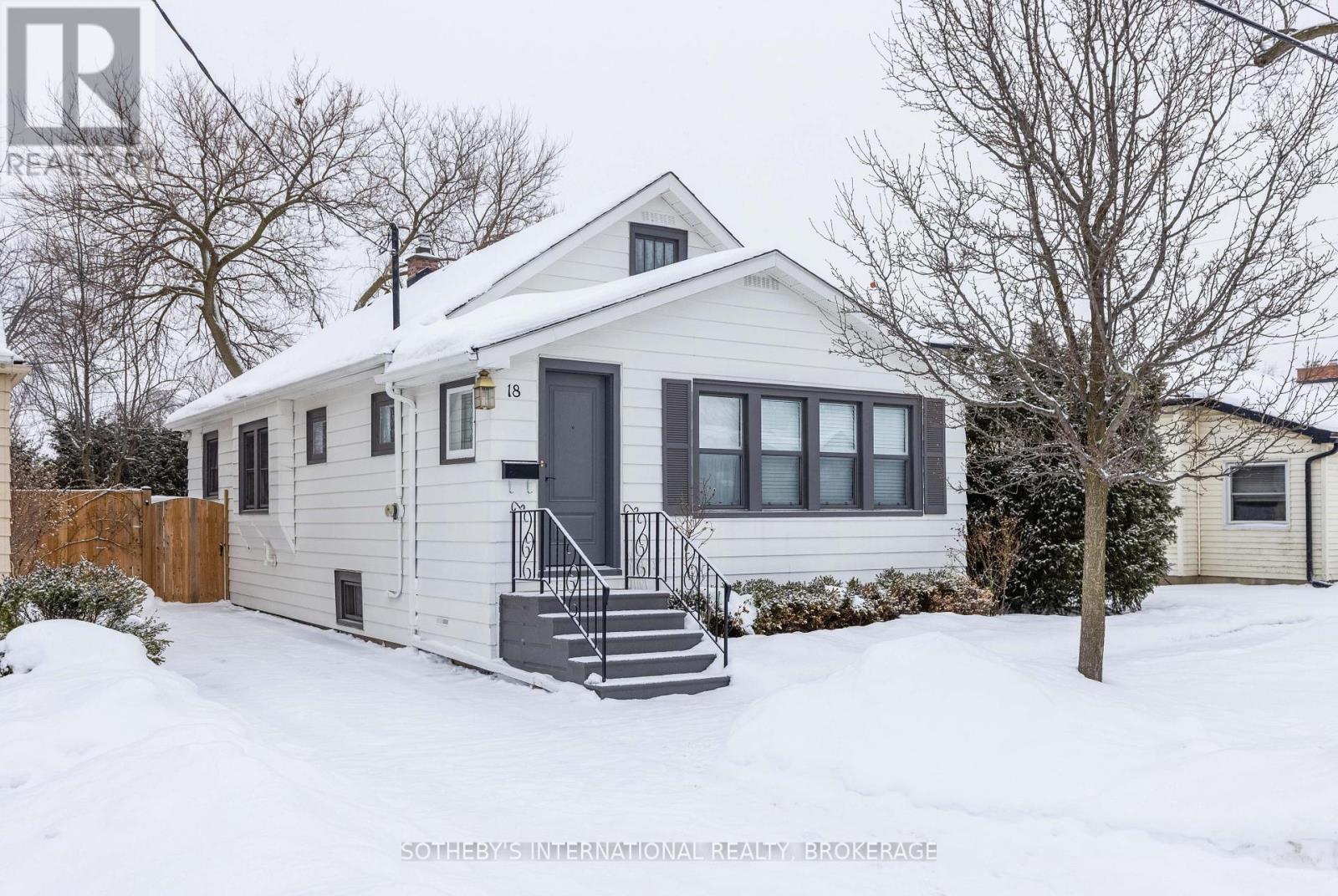 18 Dexter Street, St. Catharines, Ontario  L2S 2L6 - Photo 1 - X12778536