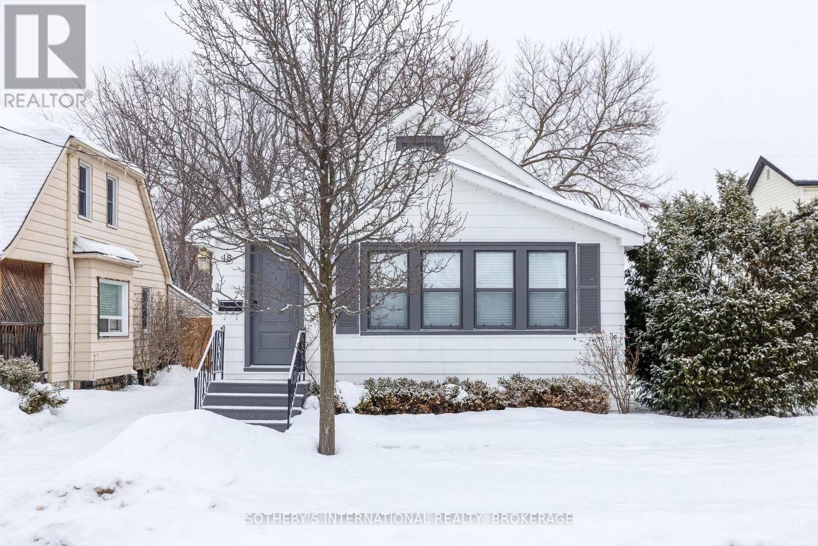 18 Dexter Street, St. Catharines, Ontario  L2S 2L6 - Photo 2 - X12778536