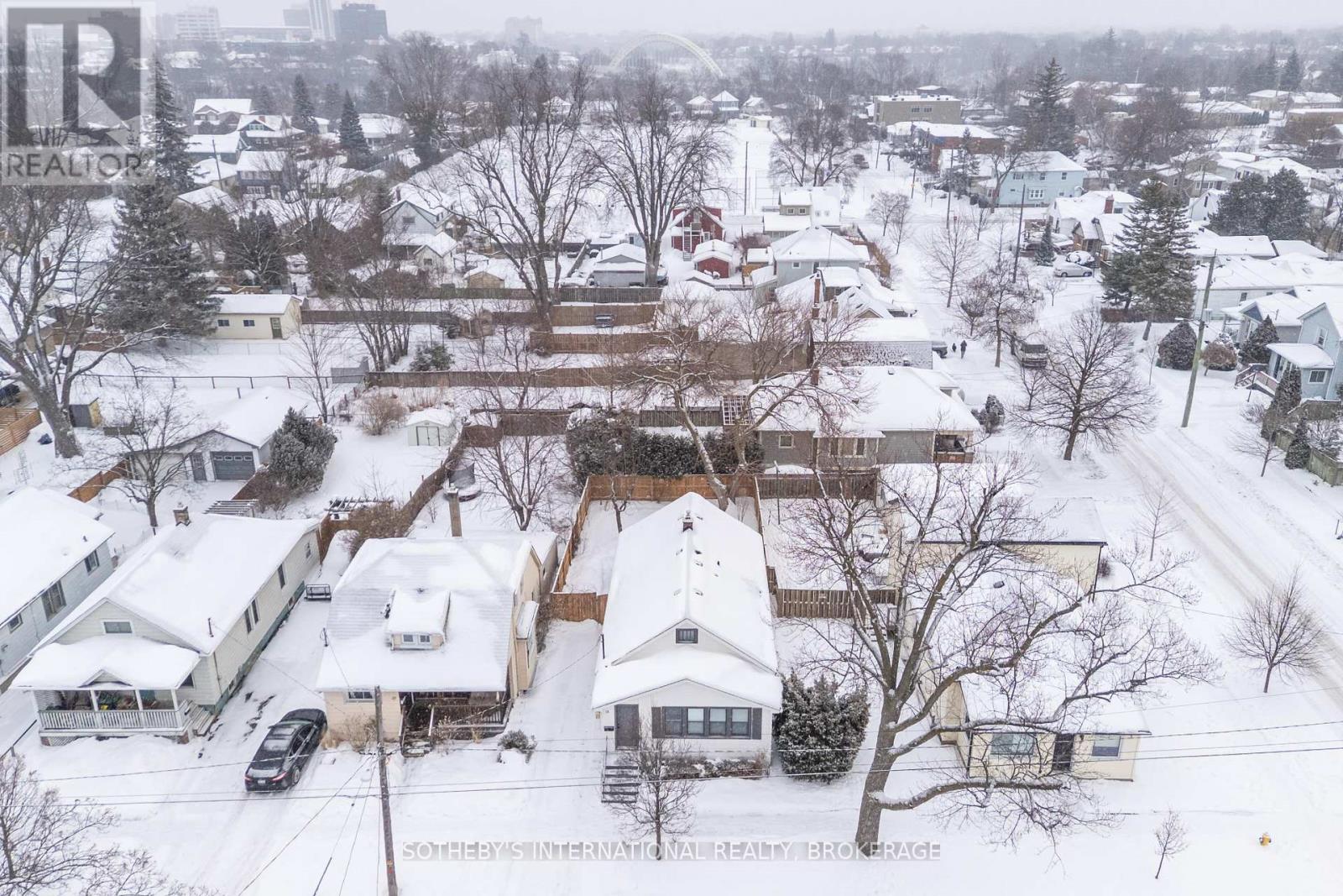 18 Dexter Street, St. Catharines, Ontario  L2S 2L6 - Photo 4 - X12778536