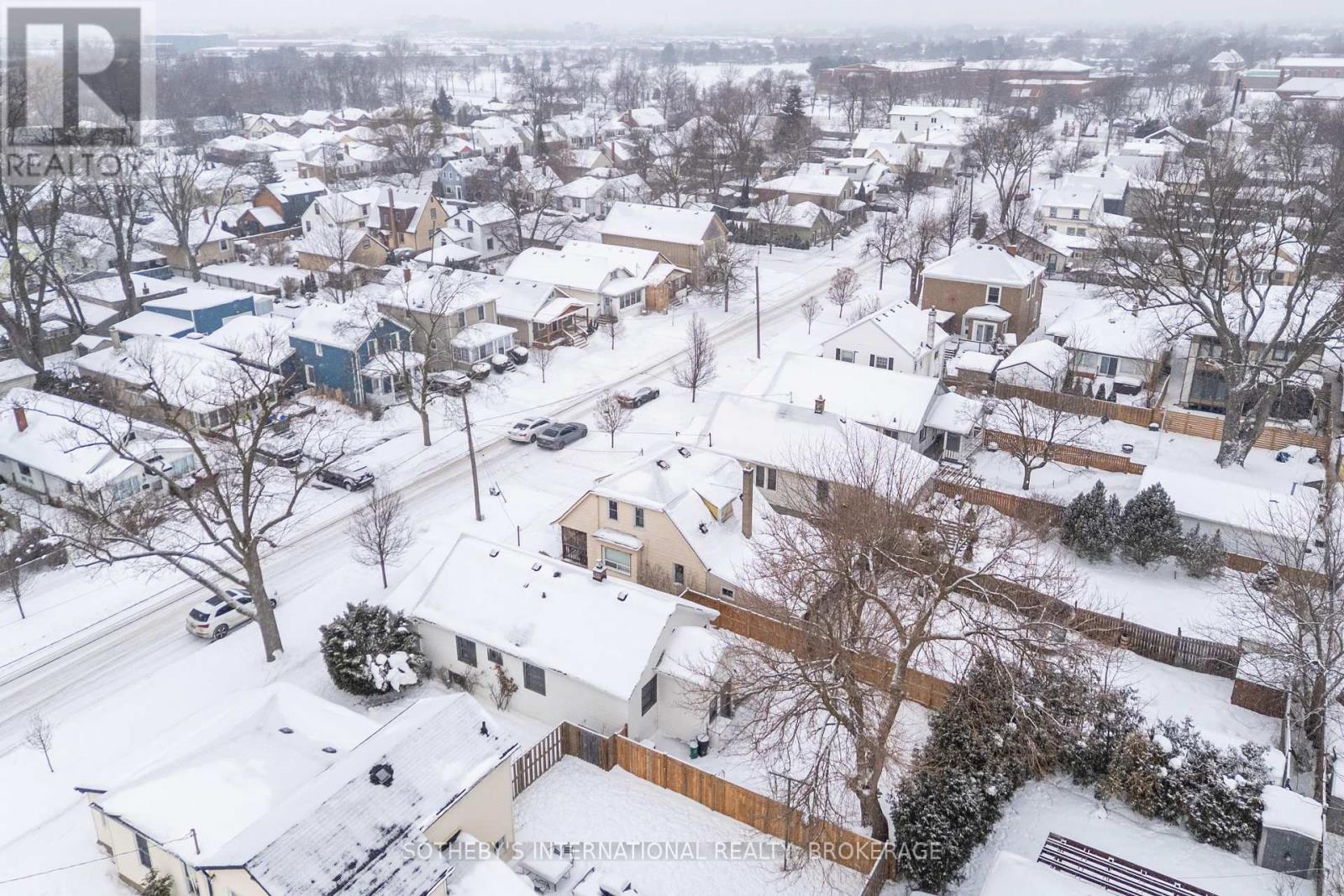 18 Dexter Street, St. Catharines, Ontario  L2S 2L6 - Photo 5 - X12778536