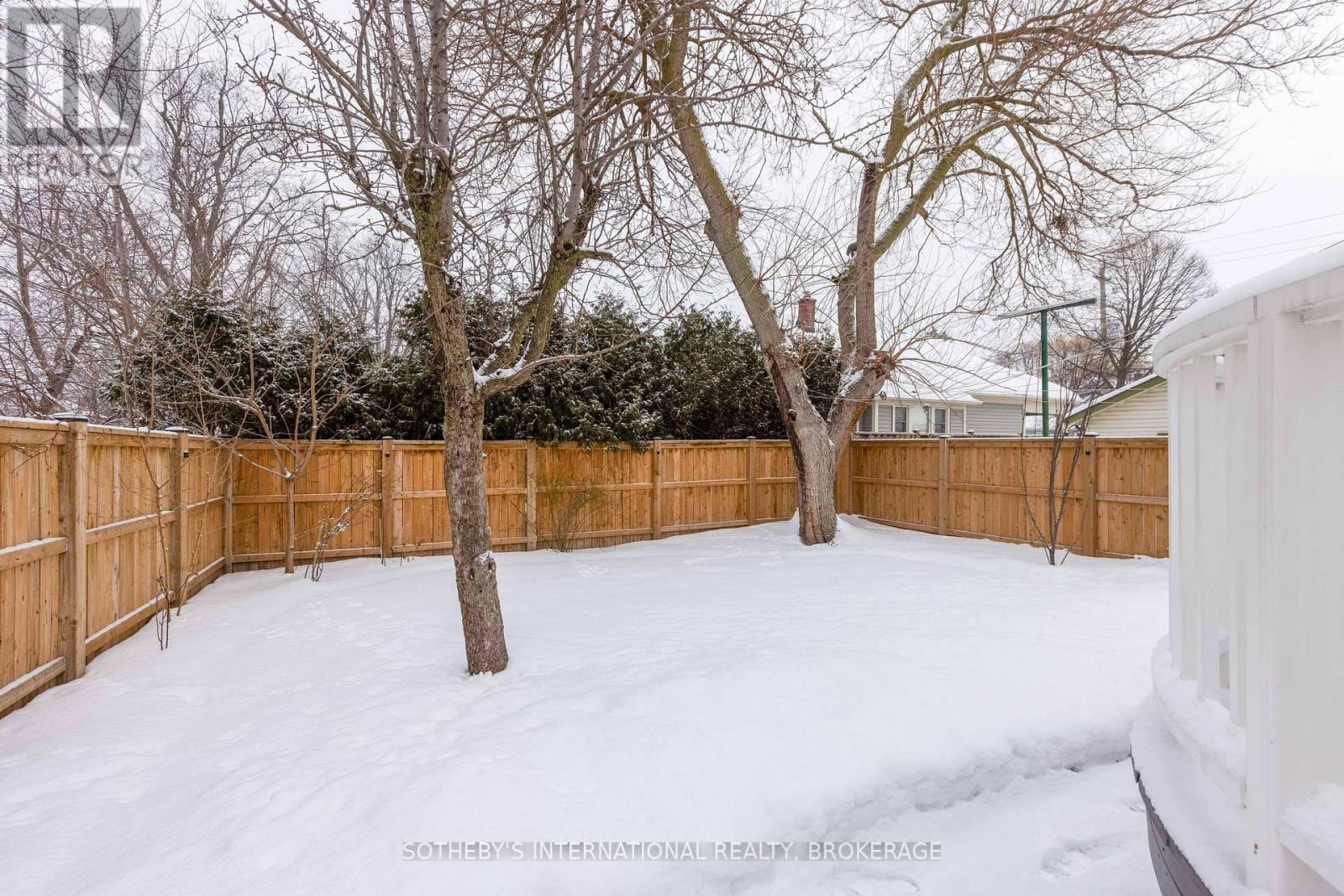 18 Dexter Street, St. Catharines, Ontario  L2S 2L6 - Photo 8 - X12778536