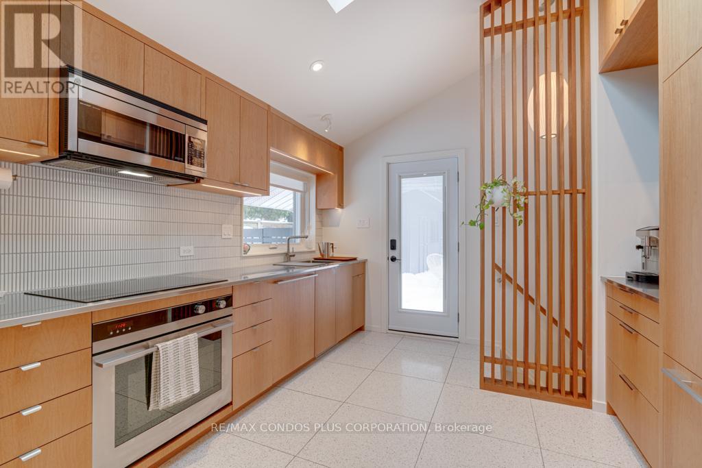 6 Munson Crescent, Toronto, Ontario  M1P 3M7 - Photo 3 - E12778508