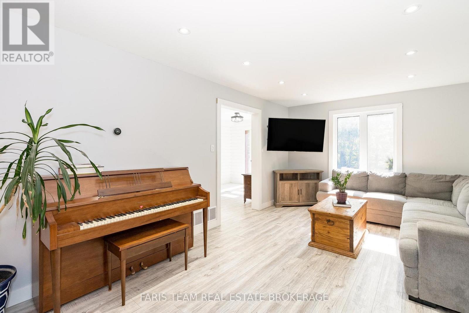 1844 Oakwood Road, Innisfil, Ontario  L9S 2W1 - Photo 13 - N12778478