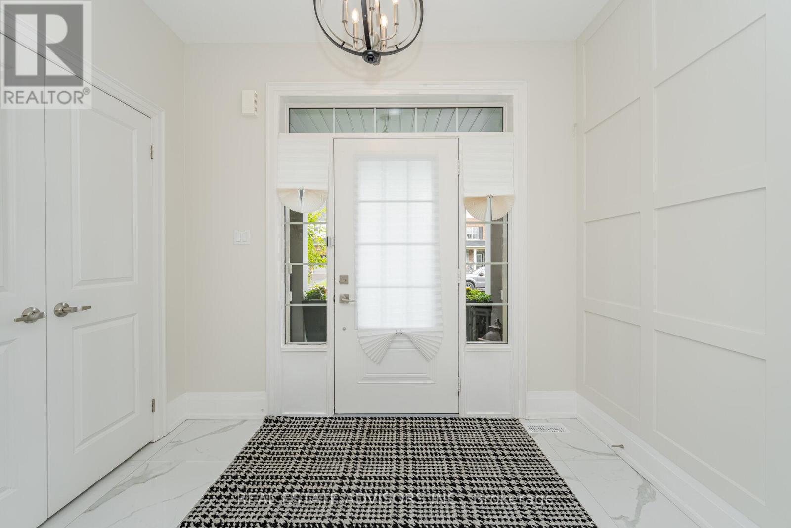 81 Pridham Place, New Tecumseth (Tottenham), Ontario  L0G 1W0 - Photo 2 - N12778550