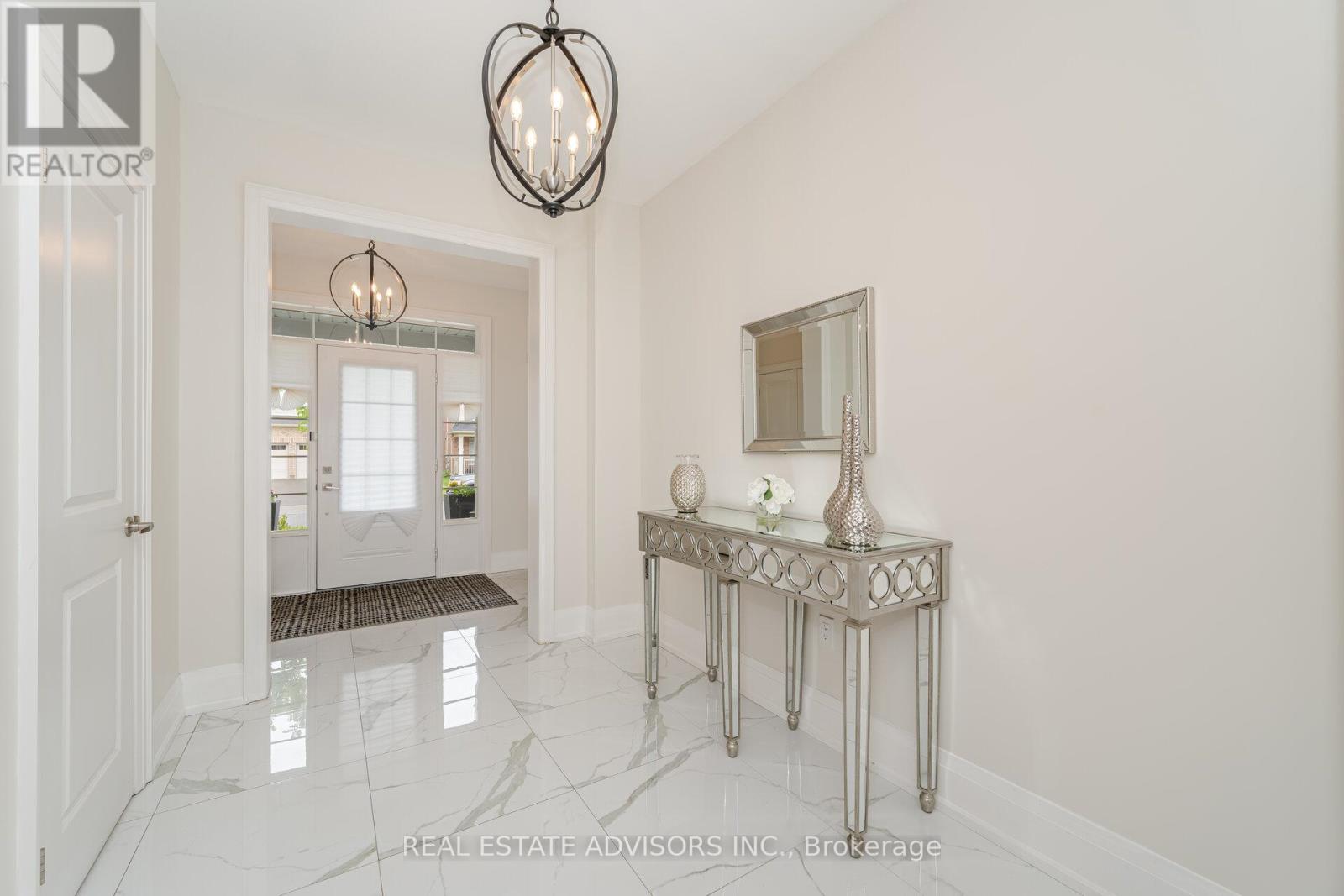 81 Pridham Place, New Tecumseth (Tottenham), Ontario  L0G 1W0 - Photo 3 - N12778550