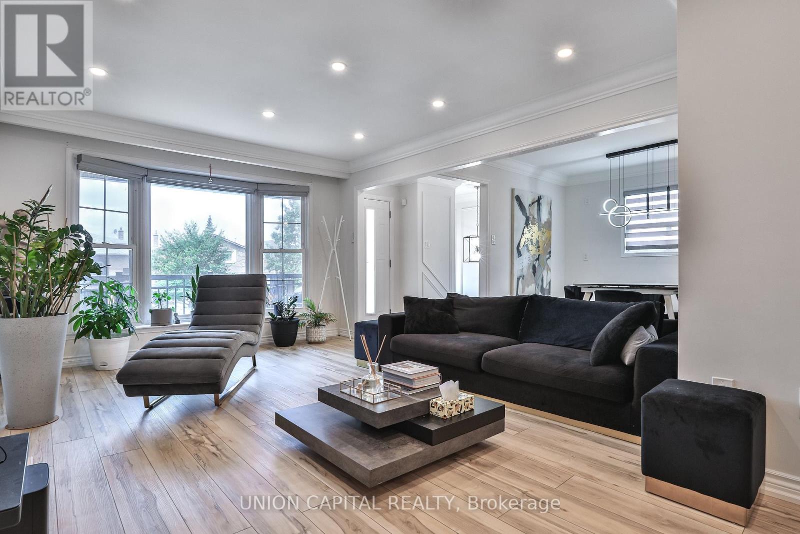 21 Avon Crescent, Vaughan, Ontario  L4L 1H4 - Photo 6 - N12778654