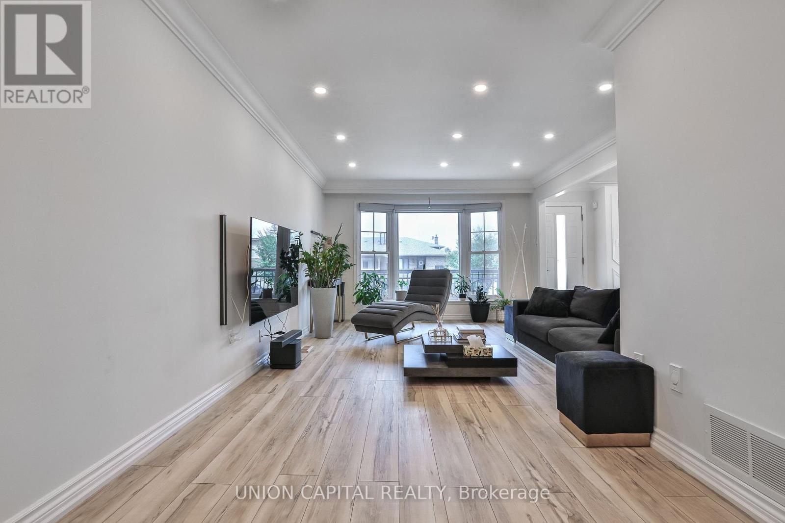 21 Avon Crescent, Vaughan, Ontario  L4L 1H4 - Photo 7 - N12778654