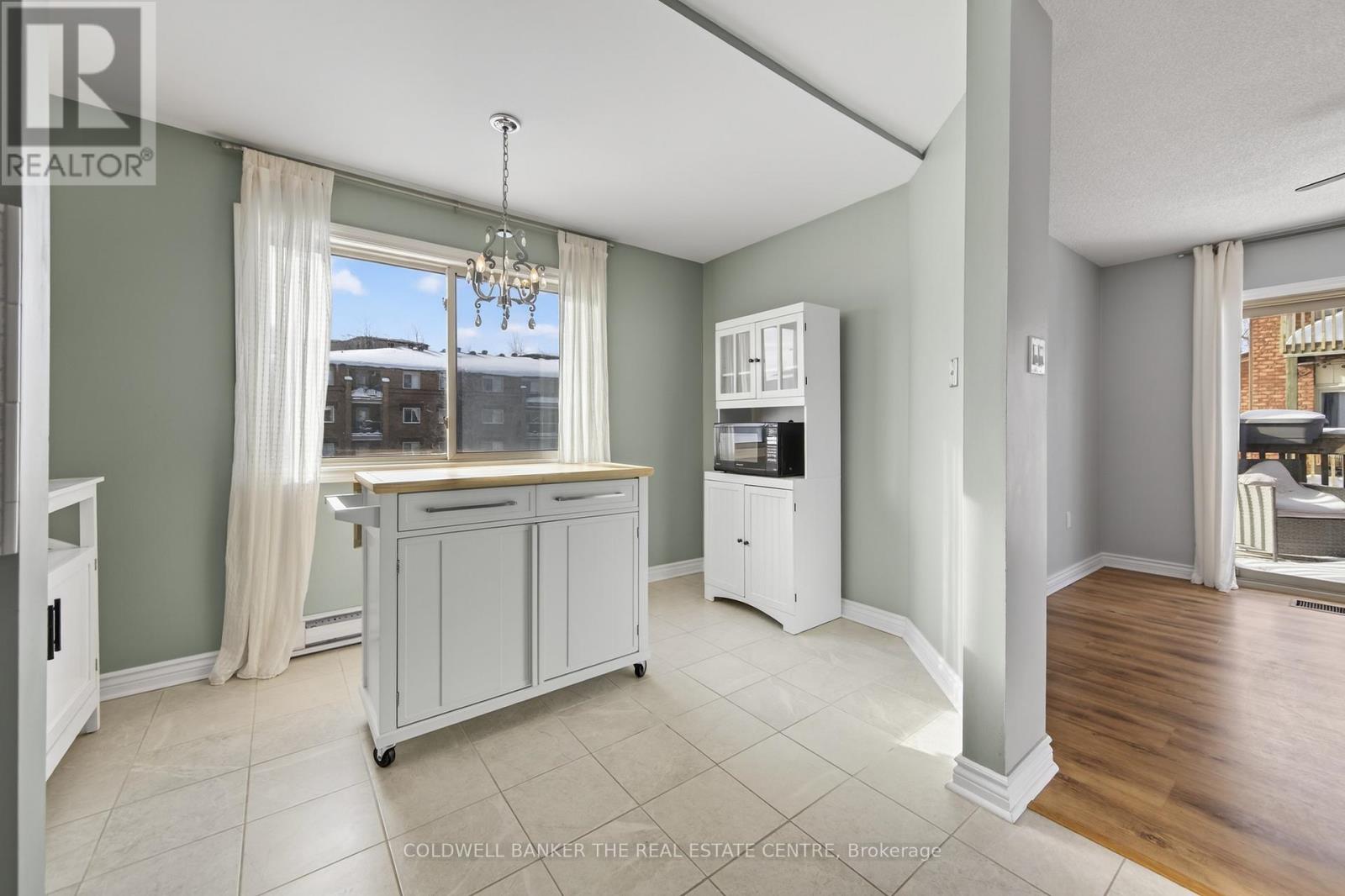 2 - 21 Meadow Lane, Barrie, Ontario  L4N 7K3 - Photo 2 - S12774304