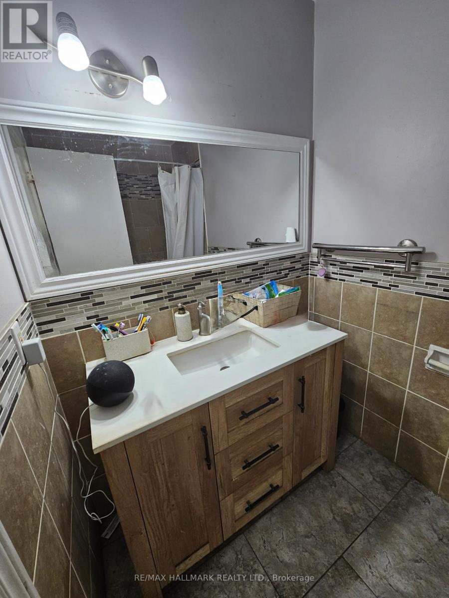 88 B Bernick Drive, Barrie, Ontario  L4M 2V6 - Photo 10 - S12778484