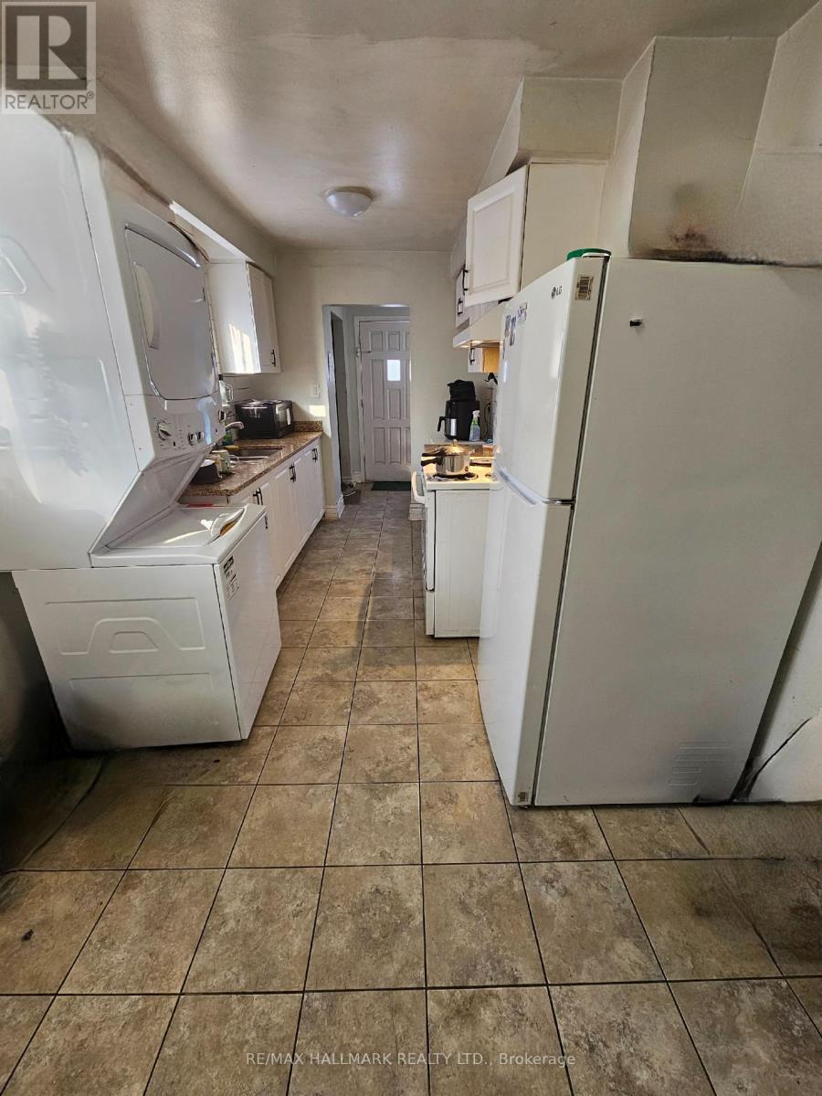 88 B Bernick Drive, Barrie, Ontario  L4M 2V6 - Photo 2 - S12778484