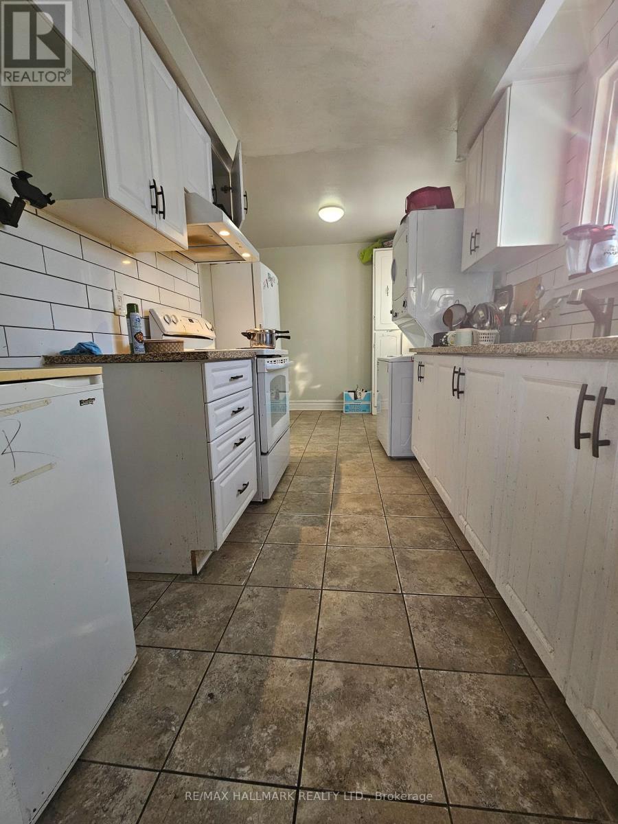 88 B Bernick Drive, Barrie, Ontario  L4M 2V6 - Photo 3 - S12778484