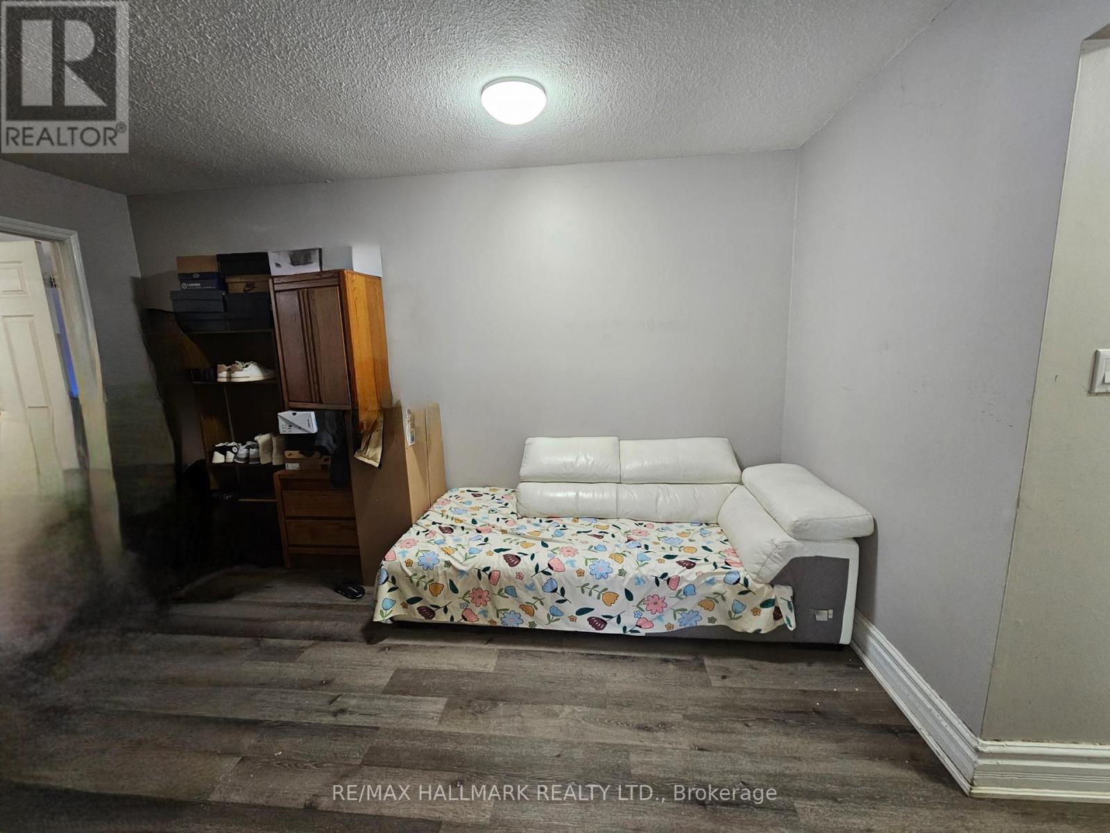 88 B Bernick Drive, Barrie, Ontario  L4M 2V6 - Photo 4 - S12778484