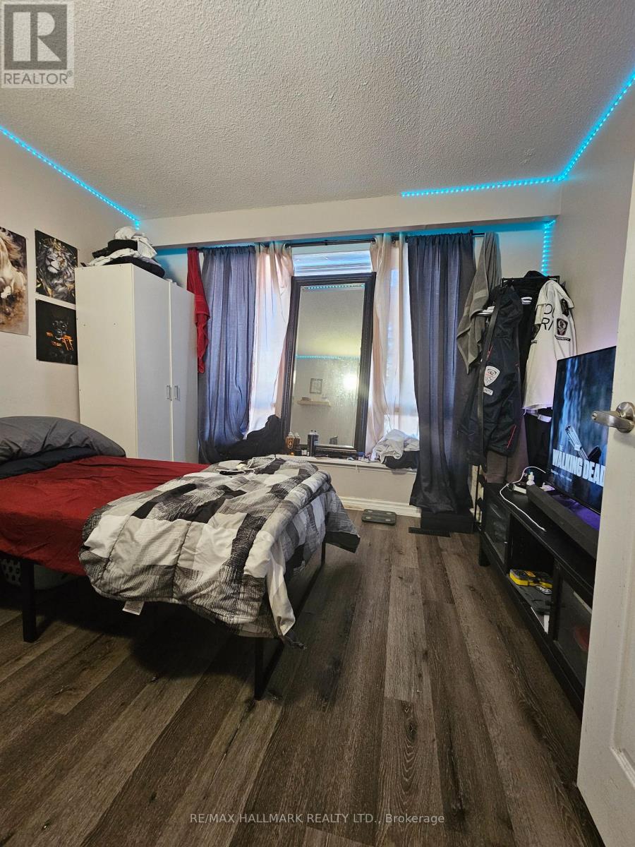 88 B Bernick Drive, Barrie, Ontario  L4M 2V6 - Photo 7 - S12778484