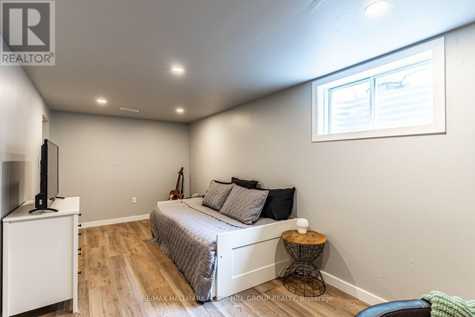 72 Maitland Drive, Barrie (Grove East), Ontario  L4M 5V4 - Photo 9 - S12778698