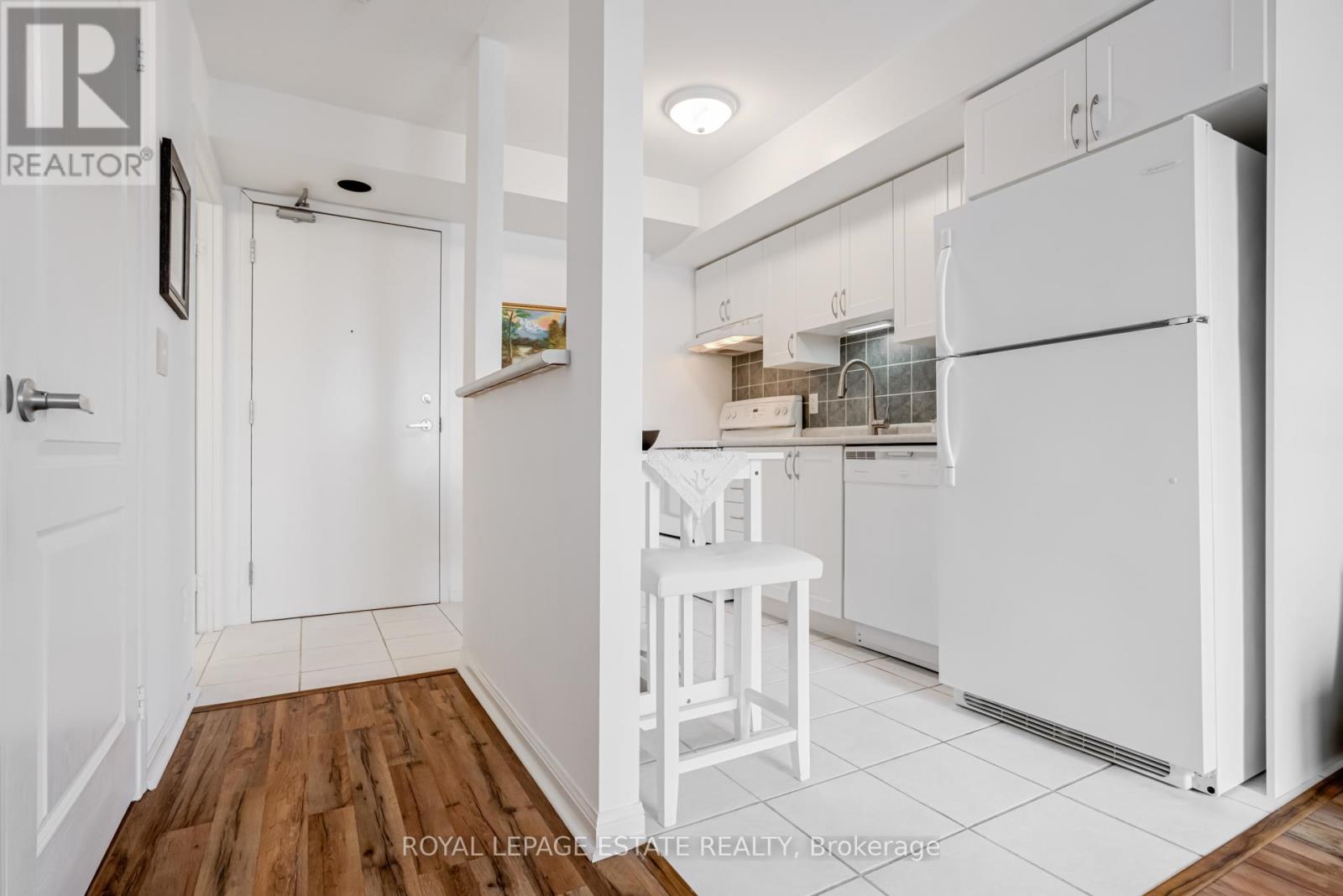 405 - 4 Elsinore Path, Toronto (New Toronto), Ontario  M8V 4G7 - Photo 10 - W12778466
