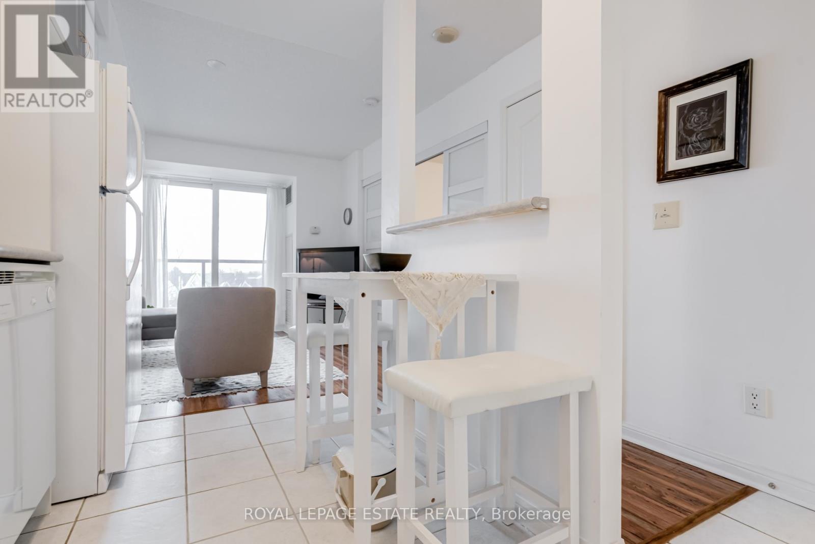 405 - 4 Elsinore Path, Toronto (New Toronto), Ontario  M8V 4G7 - Photo 12 - W12778466