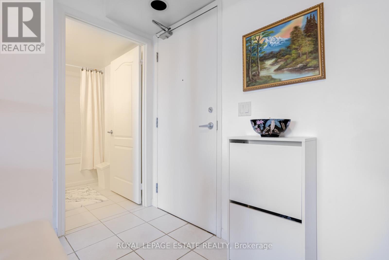 405 - 4 Elsinore Path, Toronto (New Toronto), Ontario  M8V 4G7 - Photo 5 - W12778466