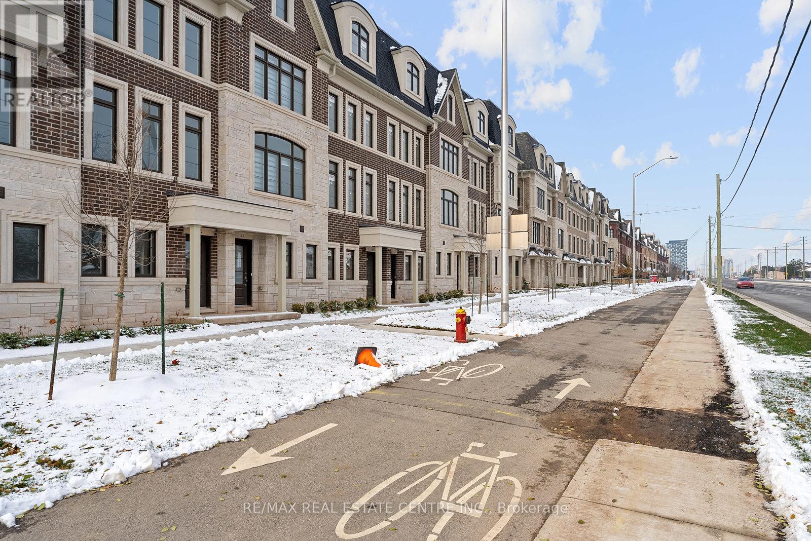 47 - 2140 Trafalgar Rd Road, Oakville (Ro River Oaks), Ontario  L6B 7H2 - Photo 3 - W12778474