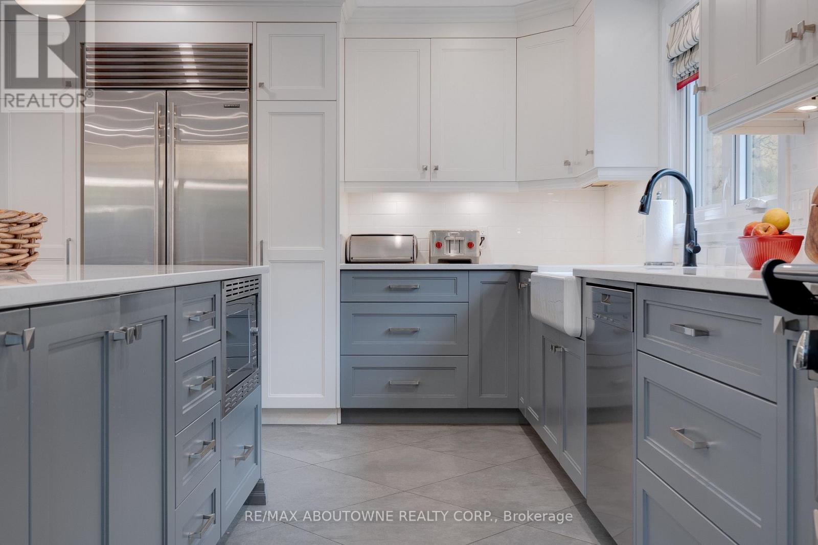 1586 Heritage Way, Oakville, Ontario  L6M 2Z5 - Photo 11 - W12778524