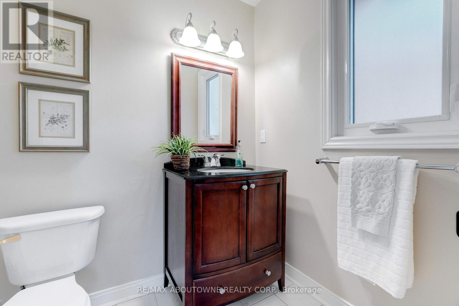 1586 Heritage Way, Oakville, Ontario  L6M 2Z5 - Photo 43 - W12778524