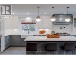 1586 HERITAGE WAY, Oakville, Ontario