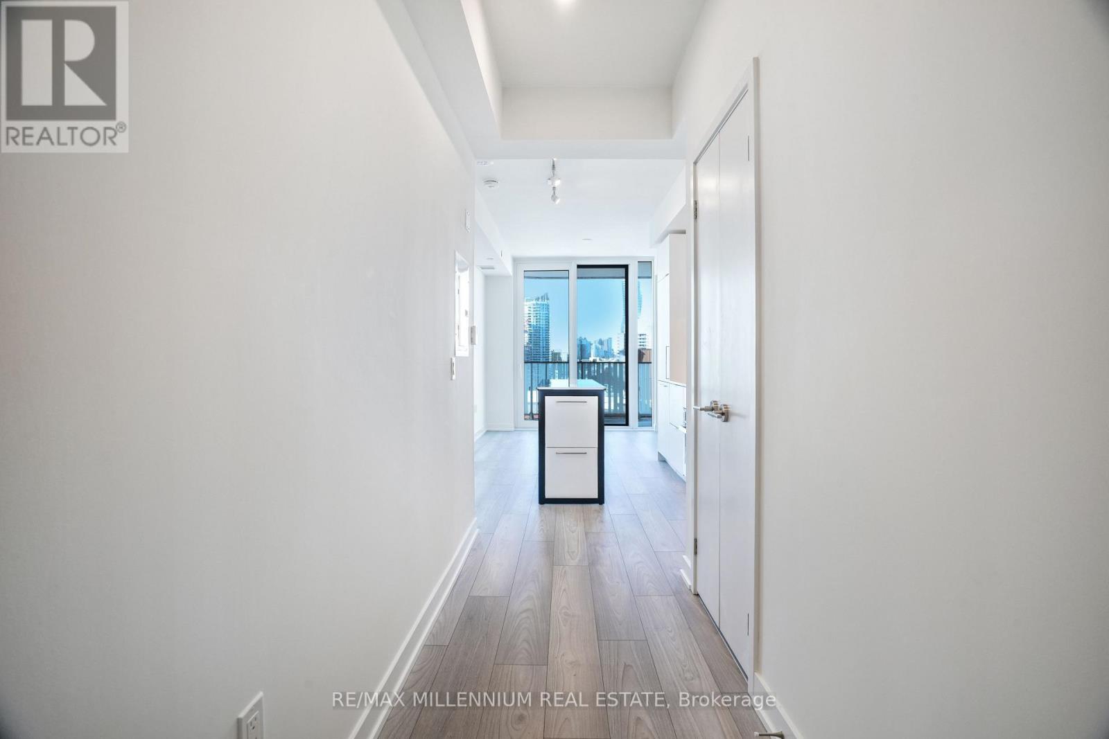 1107 - 1 Fairview Road E, Mississauga, Ontario  L5A 4C6 - Photo 3 - W12778530