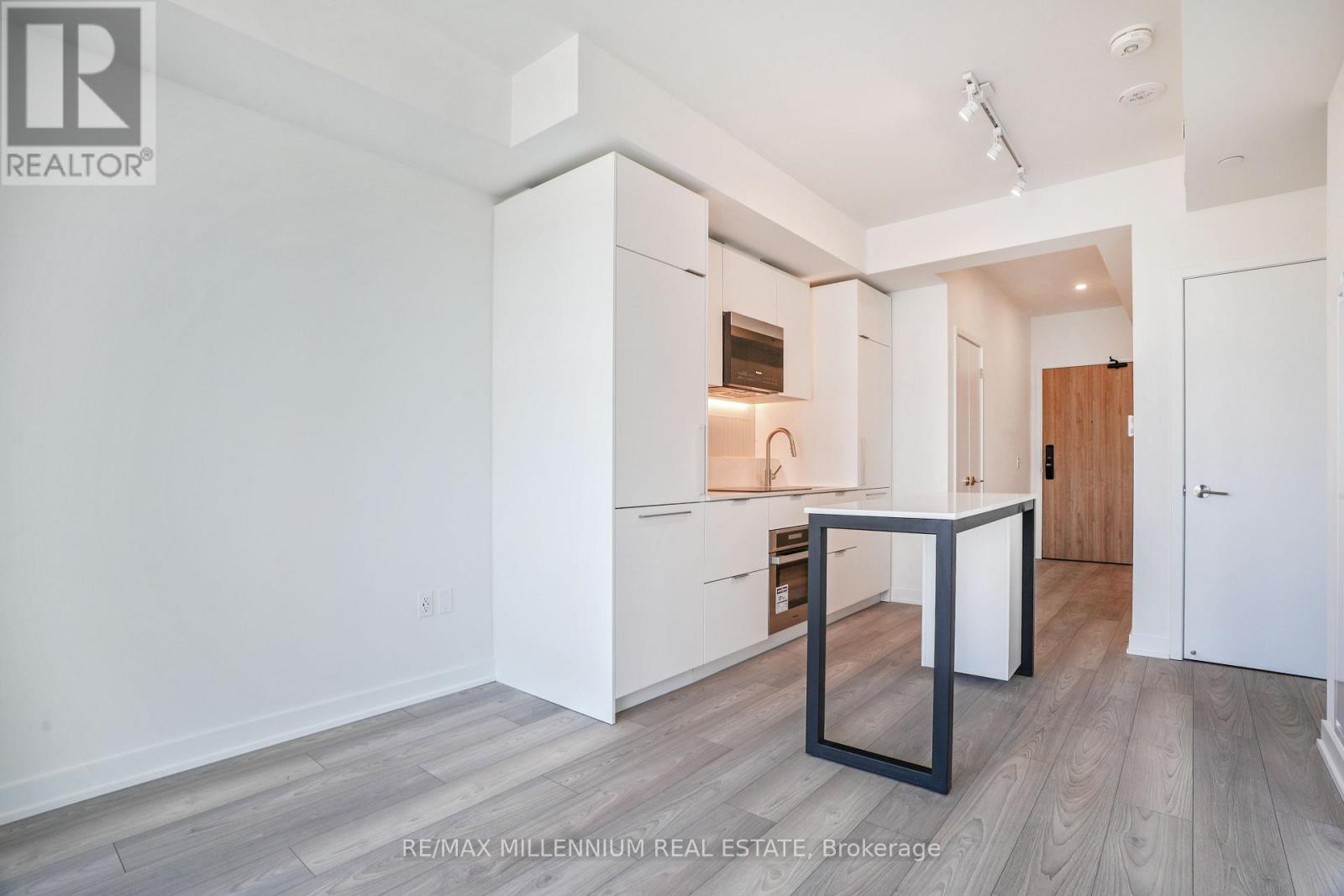 1107 - 1 Fairview Road E, Mississauga, Ontario  L5A 4C6 - Photo 4 - W12778530