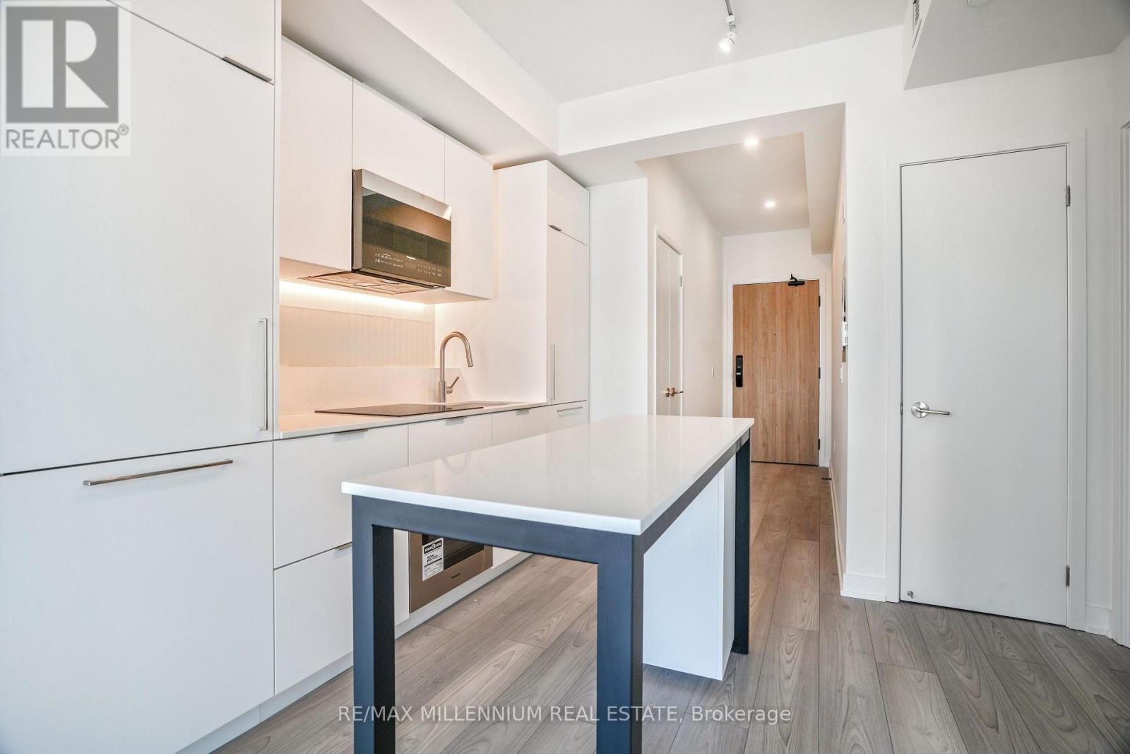 1107 - 1 Fairview Road E, Mississauga, Ontario  L5A 4C6 - Photo 6 - W12778530