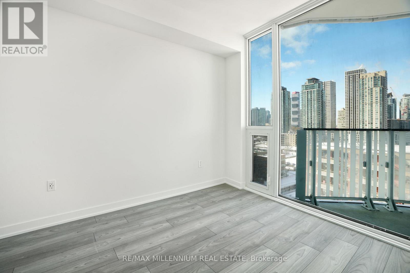 1107 - 1 Fairview Road E, Mississauga, Ontario  L5A 4C6 - Photo 7 - W12778530