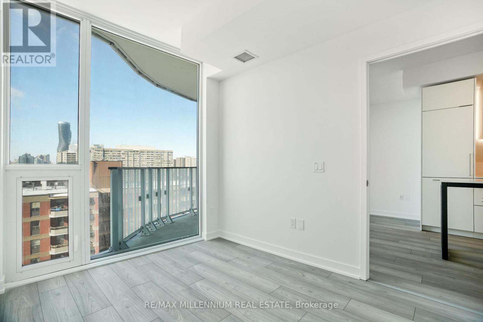 1107 - 1 Fairview Road E, Mississauga, Ontario  L5A 4C6 - Photo 8 - W12778530