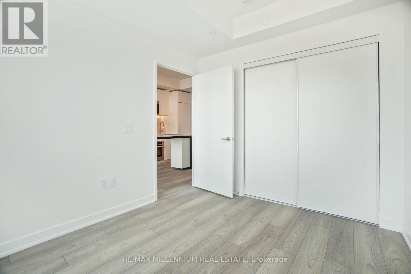 1107 - 1 Fairview Road E, Mississauga, Ontario  L5A 4C6 - Photo 9 - W12778530