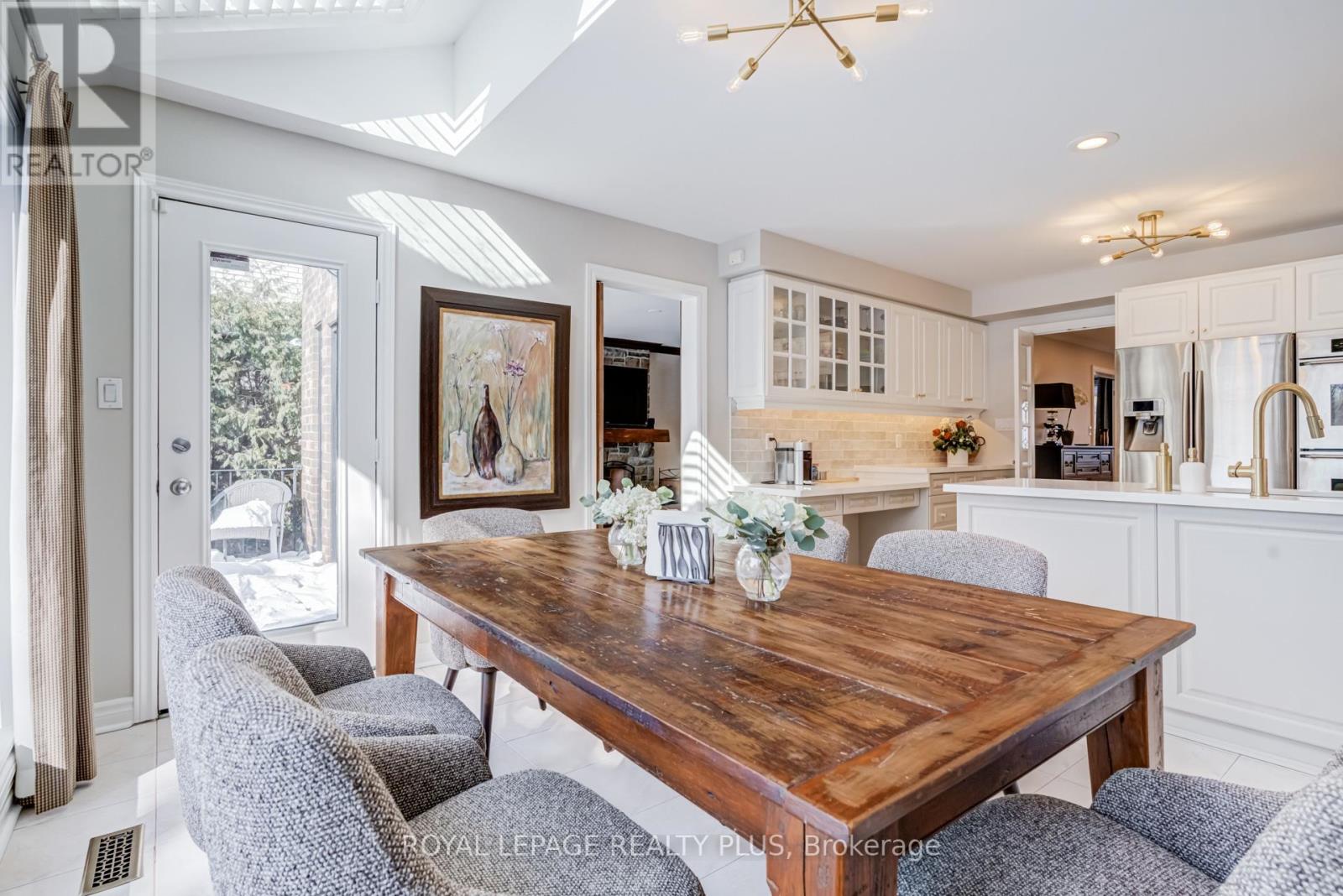 2530 Jarvis Street, Mississauga, Ontario  L5C 2P6 - Photo 12 - W12778592