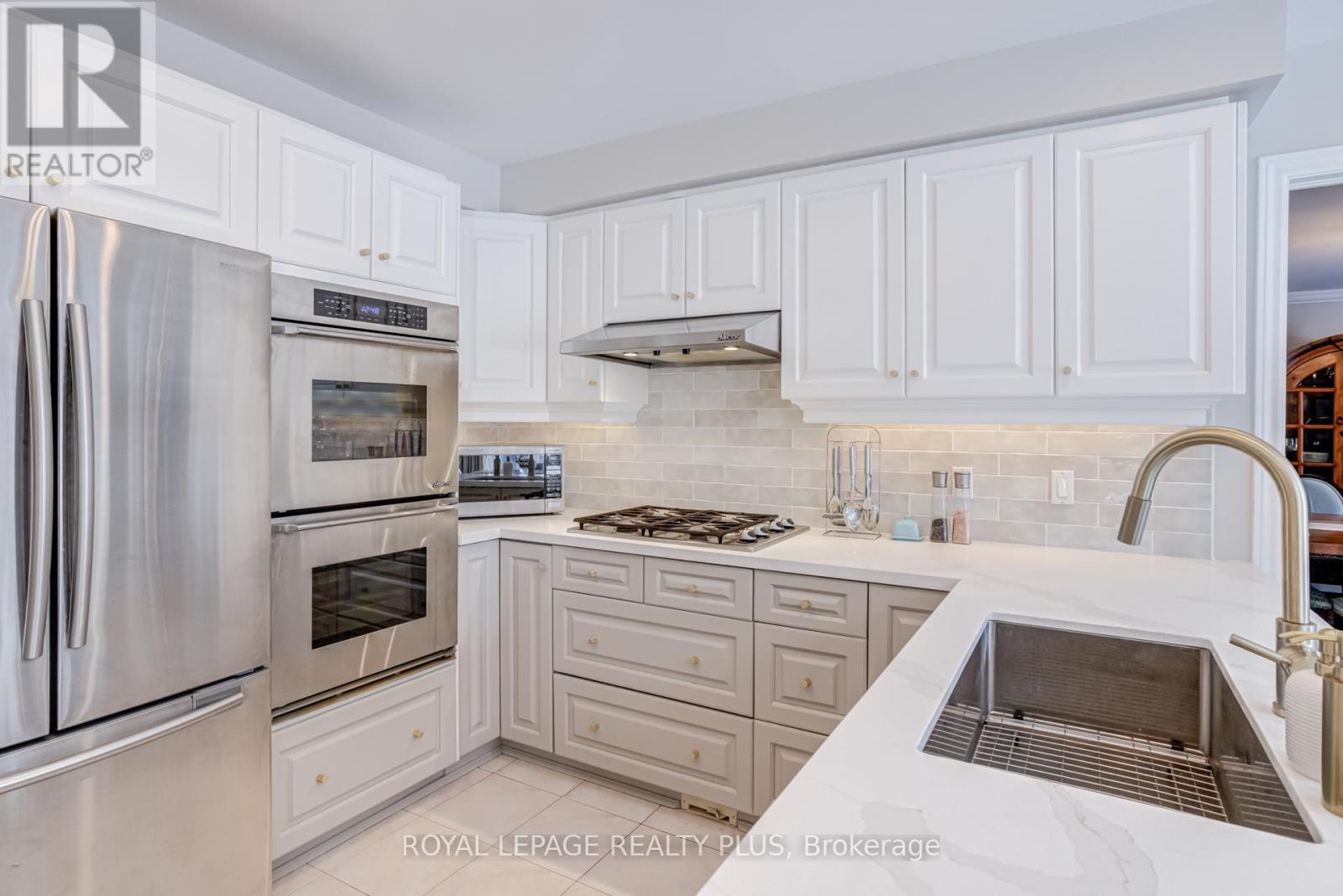 2530 Jarvis Street, Mississauga, Ontario  L5C 2P6 - Photo 14 - W12778592