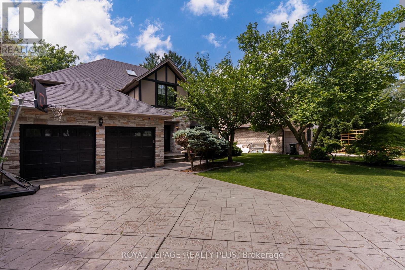 2530 Jarvis Street, Mississauga, Ontario  L5C 2P6 - Photo 2 - W12778592