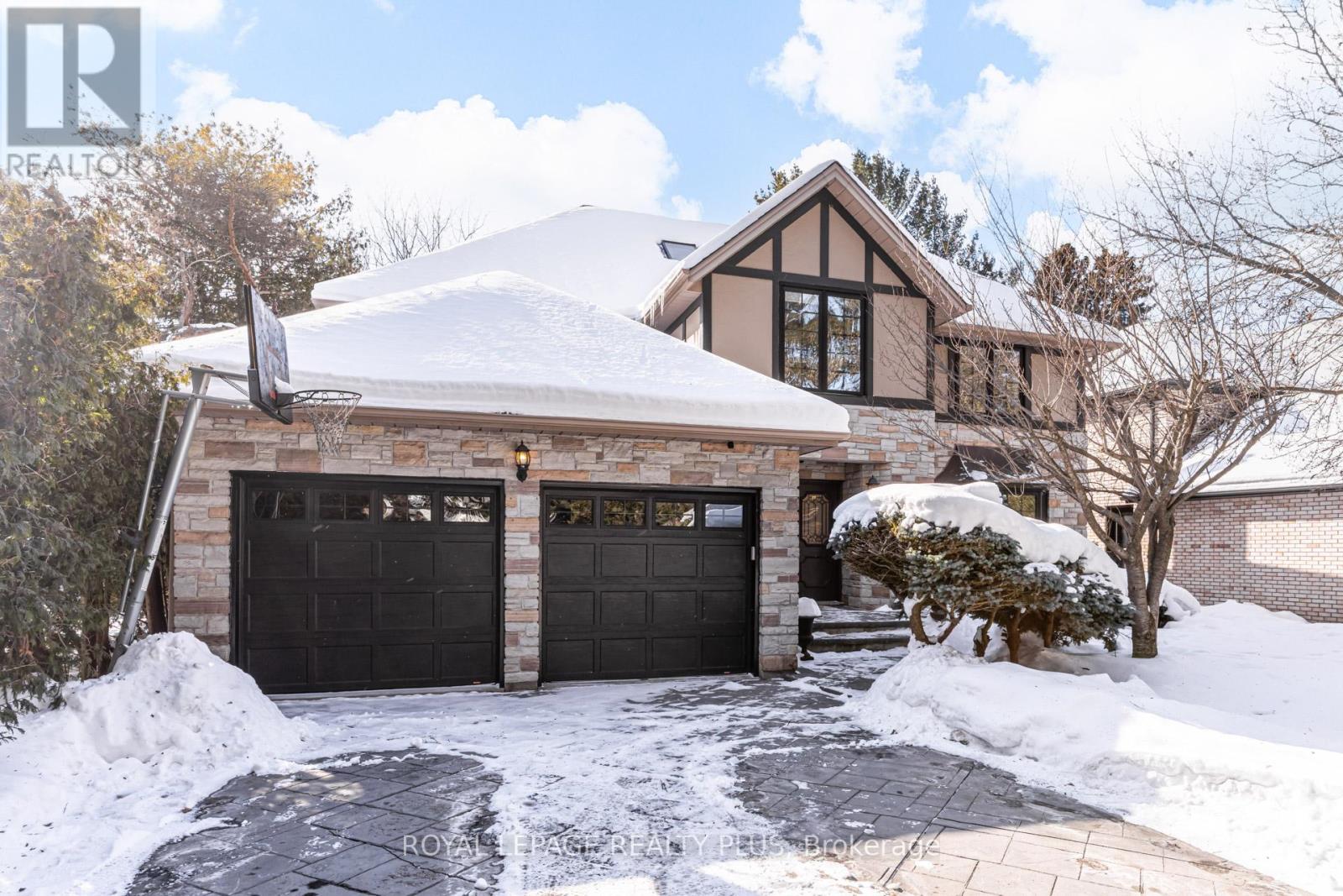 2530 Jarvis Street, Mississauga, Ontario  L5C 2P6 - Photo 3 - W12778592