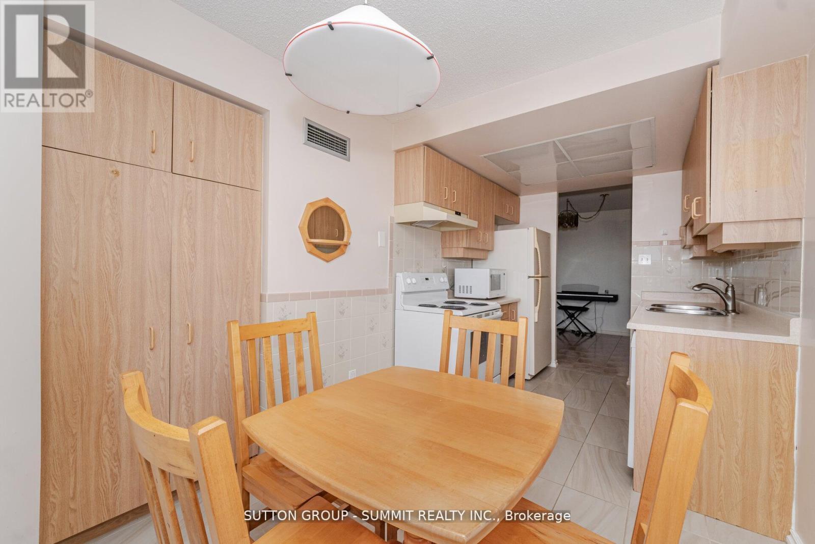 1005 - 100 County Court Boulevard, Brampton (Fletcher's Creek South), Ontario  L6W 3X1 - Photo 17 - W12778598