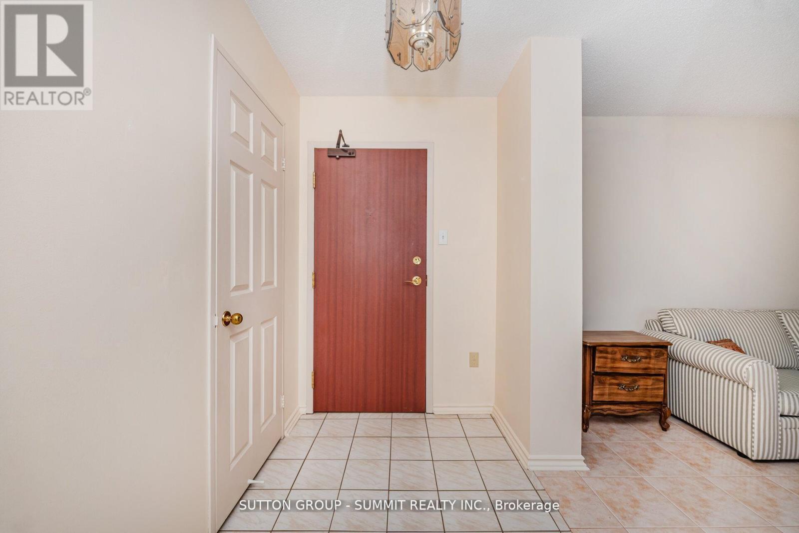 1005 - 100 County Court Boulevard, Brampton (Fletcher's Creek South), Ontario  L6W 3X1 - Photo 6 - W12778598