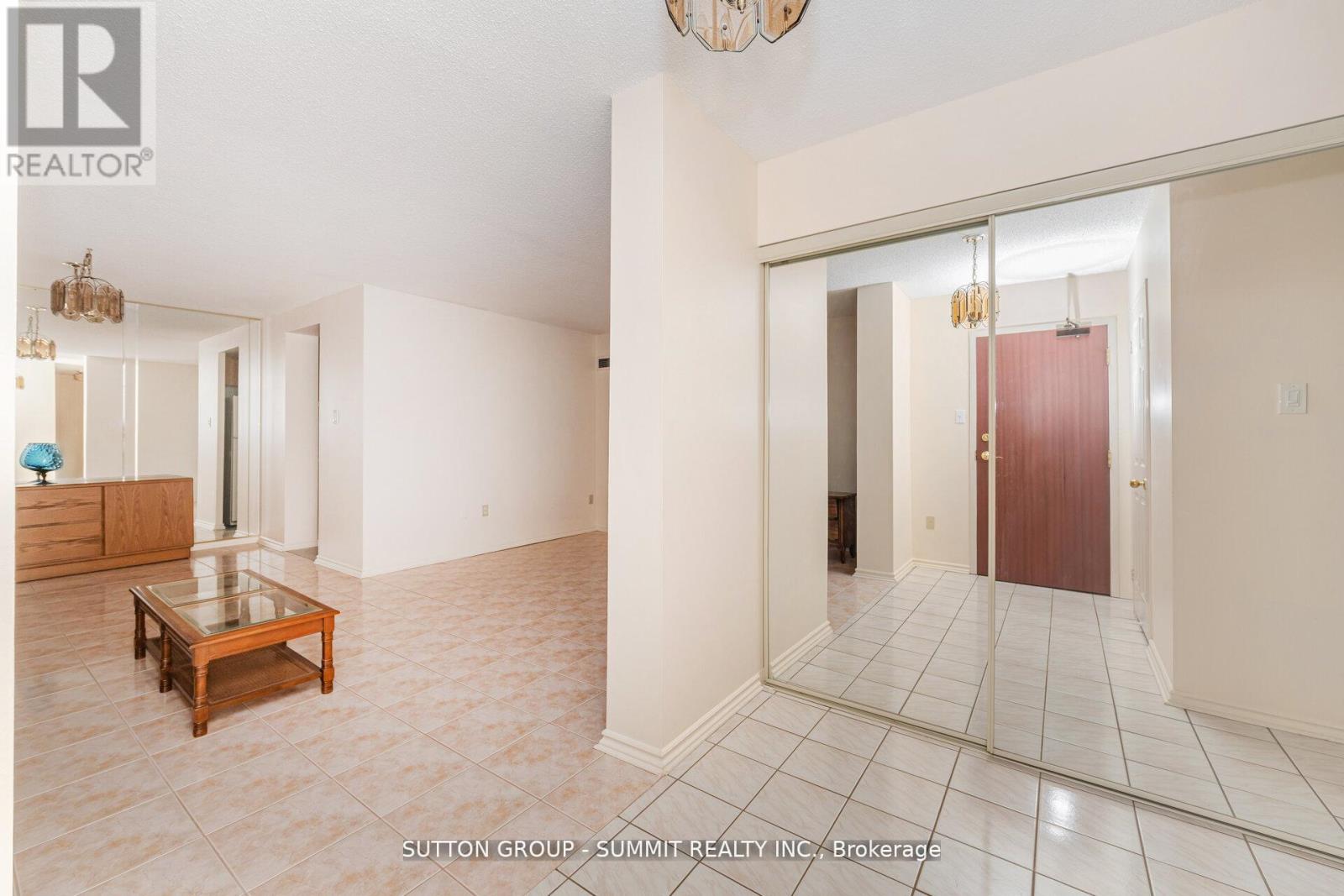 1005 - 100 County Court Boulevard, Brampton (Fletcher's Creek South), Ontario  L6W 3X1 - Photo 8 - W12778598