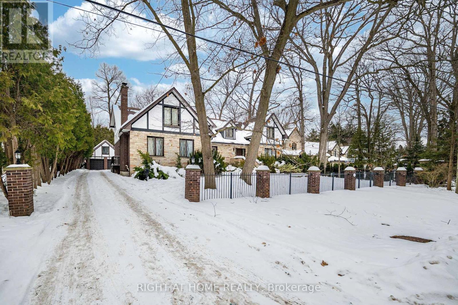 2123 Gordon Drive, Mississauga, Ontario  L5B 1S6 - Photo 2 - W12778616