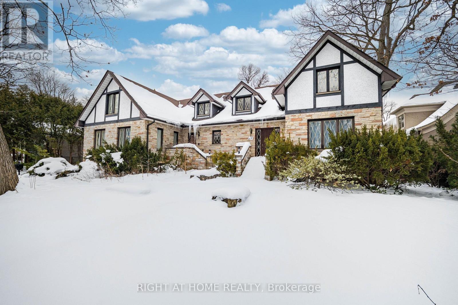 2123 Gordon Drive, Mississauga, Ontario  L5B 1S6 - Photo 4 - W12778616