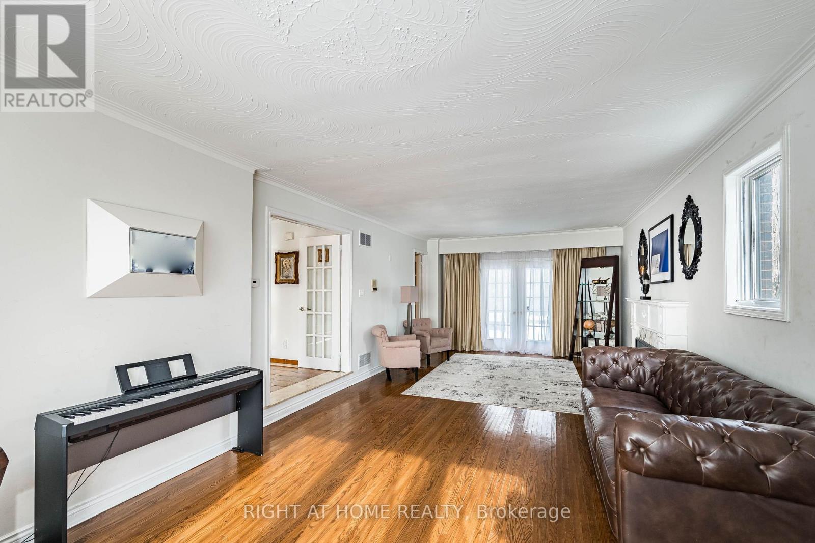 2123 Gordon Drive, Mississauga, Ontario  L5B 1S6 - Photo 6 - W12778616